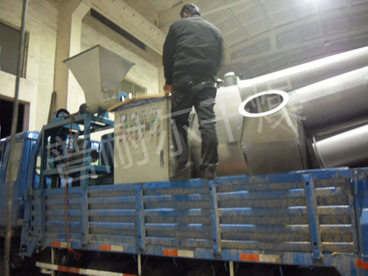 XSG系列快速旋轉(zhuǎn)閃蒸干燥機(jī)